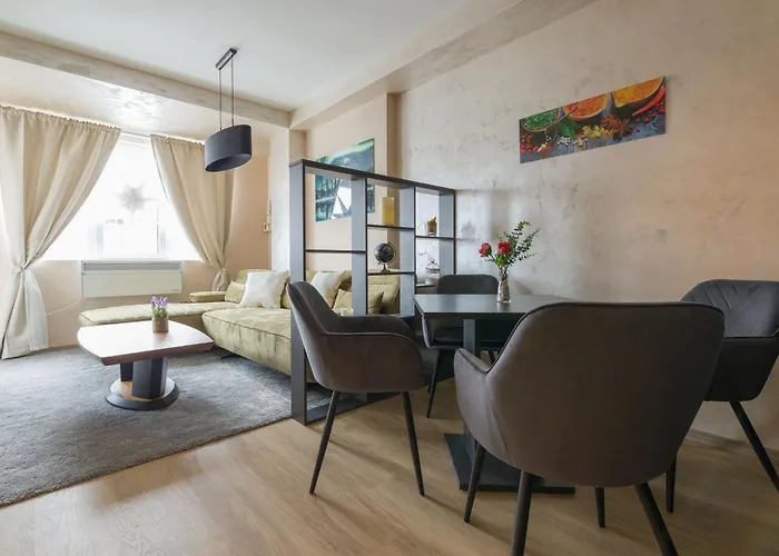 Garden Lux アパート *